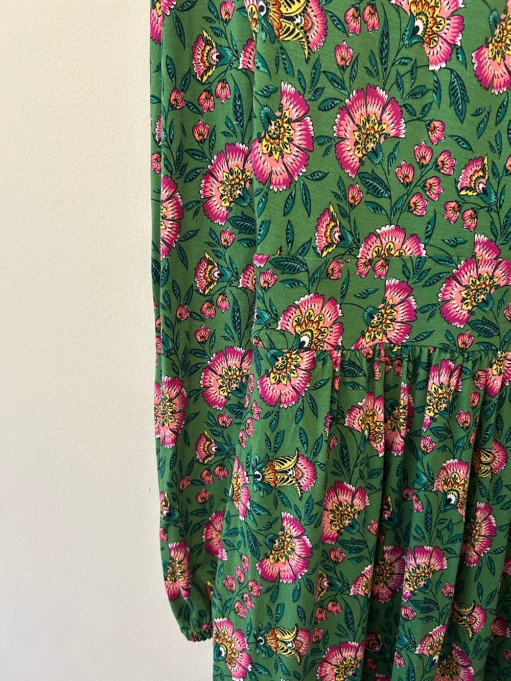 Boden Alexandra Blouson Jersey Dress in Paradise Green - Picture 5 of 8